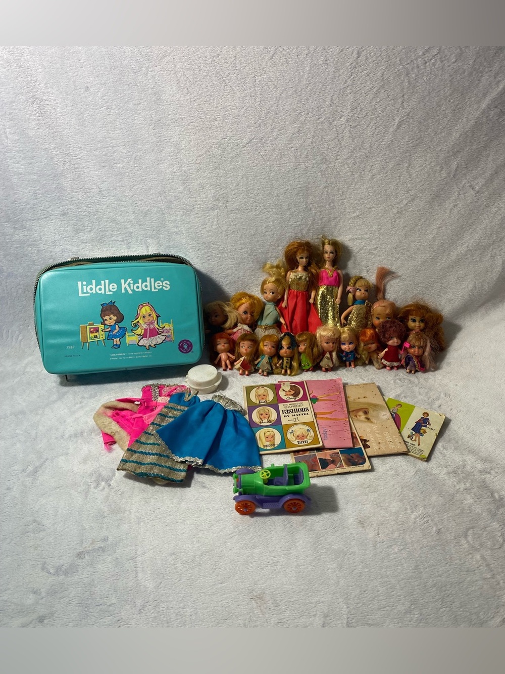 Little Kiddles Matel 1960’s Case with 18 Dolls & A Few Clothing Pieces Lot USA